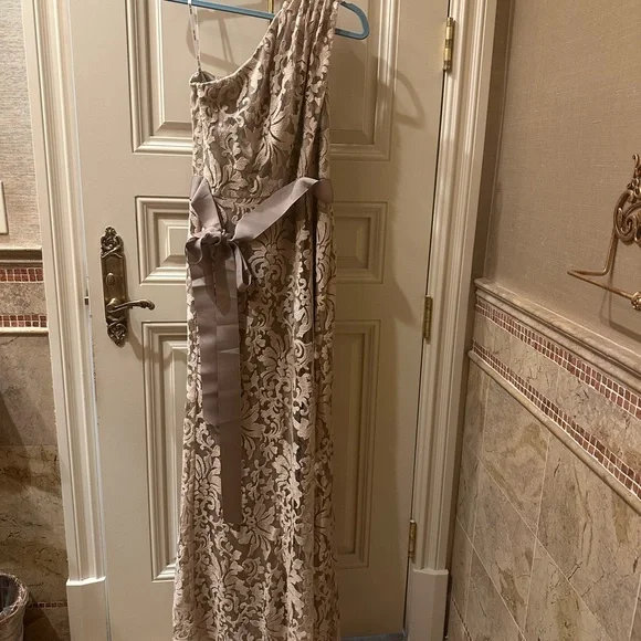 Tadashi Shoji One Shoulder Lace Dress in Cream - Picture 4 of 9